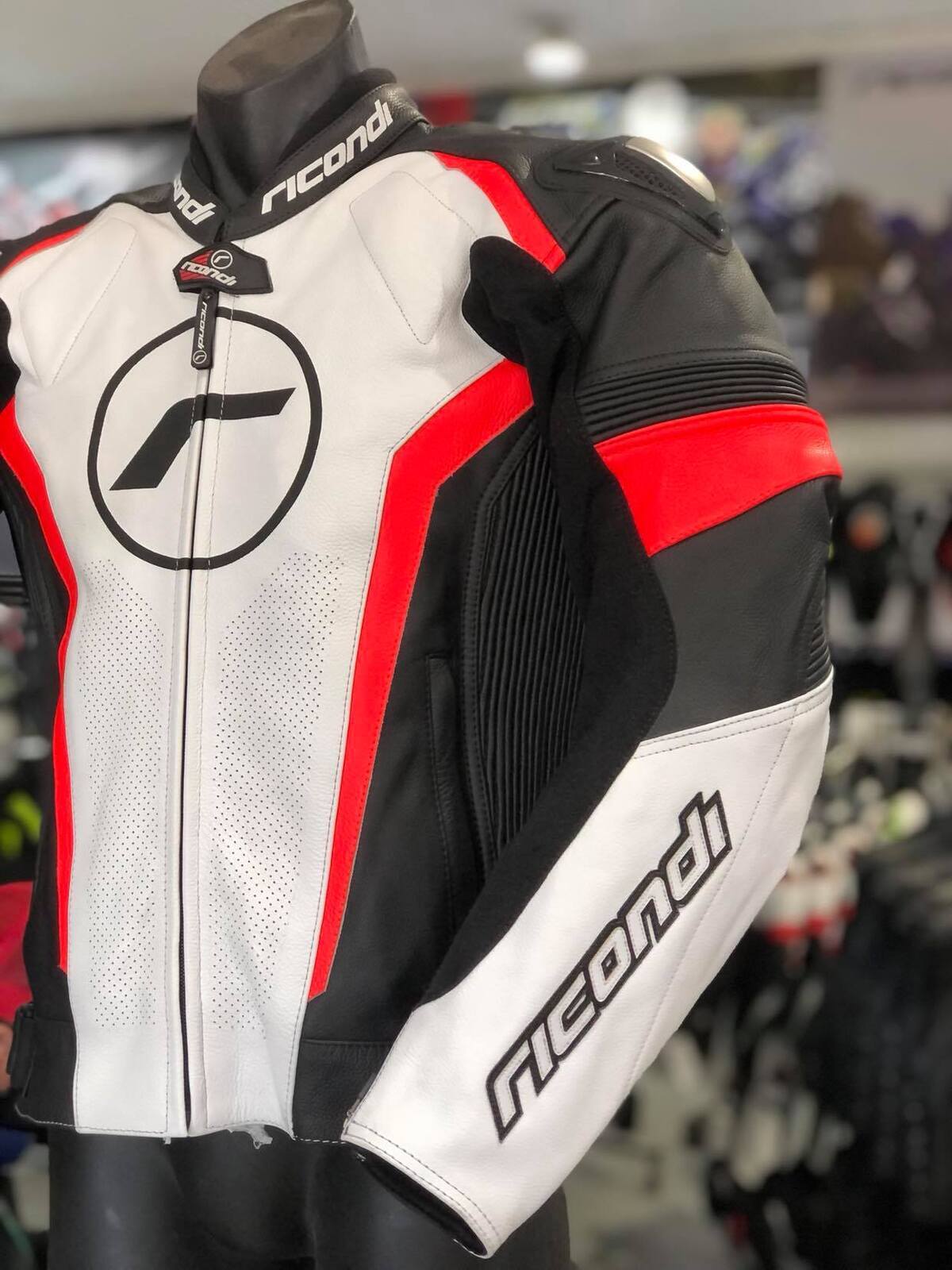 Racing World - Thanks for the purchase. Alpinestars Andes Pro Drystar® Jacket  Tech Air® Compatible Designed using Alpinestars exclusive DRYSTAR®  construction, the Andes Pro DRYSTAR® Jacket offers true versatility with  100% waterproofing